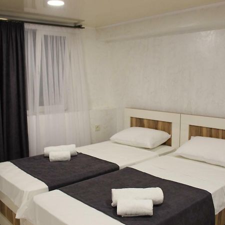 Greenview Guesthouse Batoemi Buitenkant foto