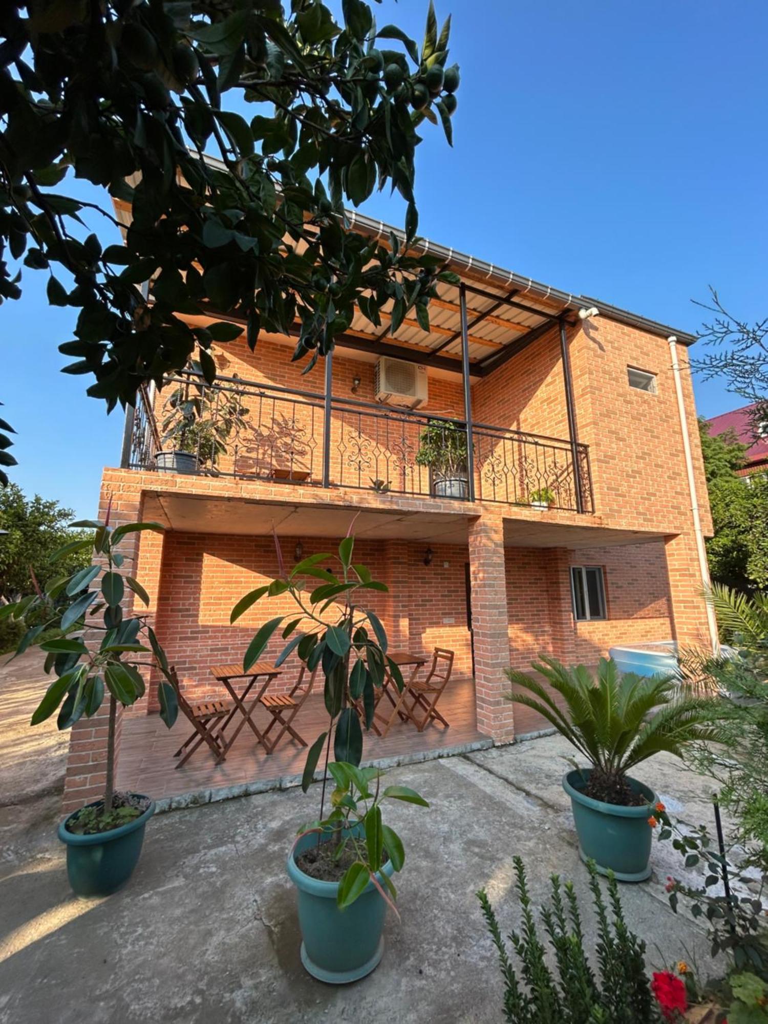 Greenview Guesthouse Batoemi Buitenkant foto