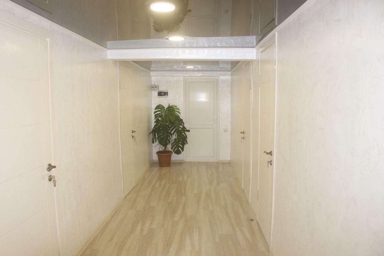 Greenview Guesthouse Batoemi Buitenkant foto