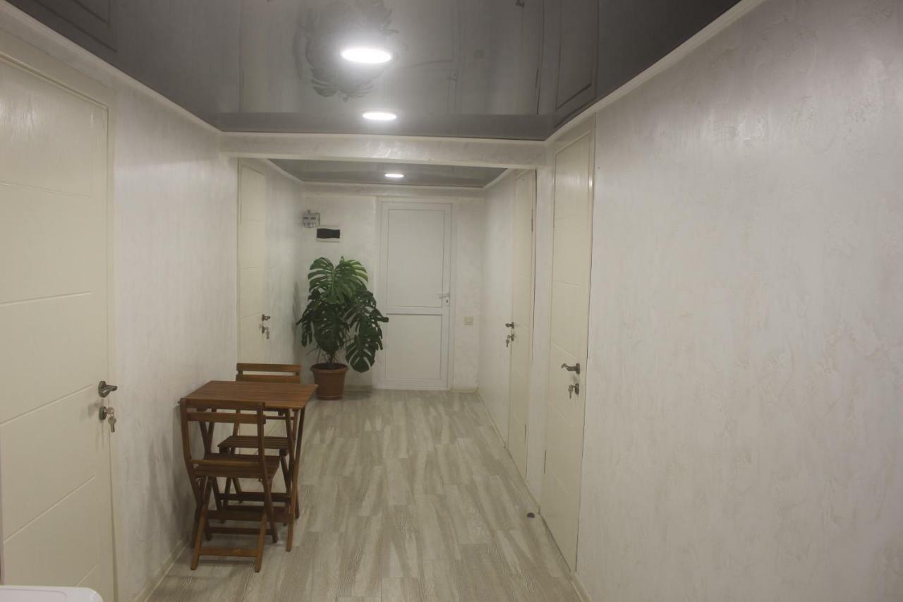 Greenview Guesthouse Batoemi Buitenkant foto