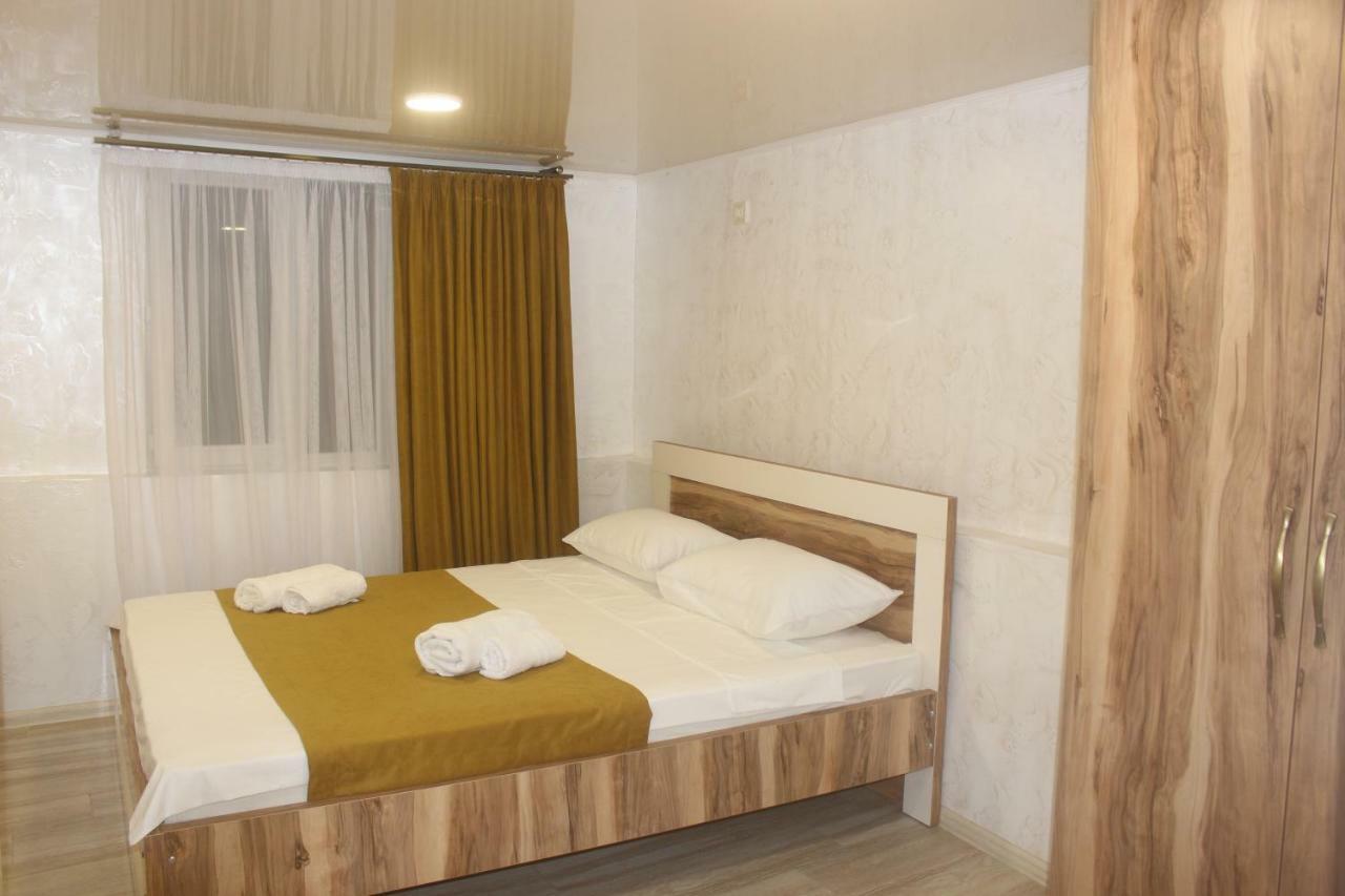 Greenview Guesthouse Batoemi Buitenkant foto