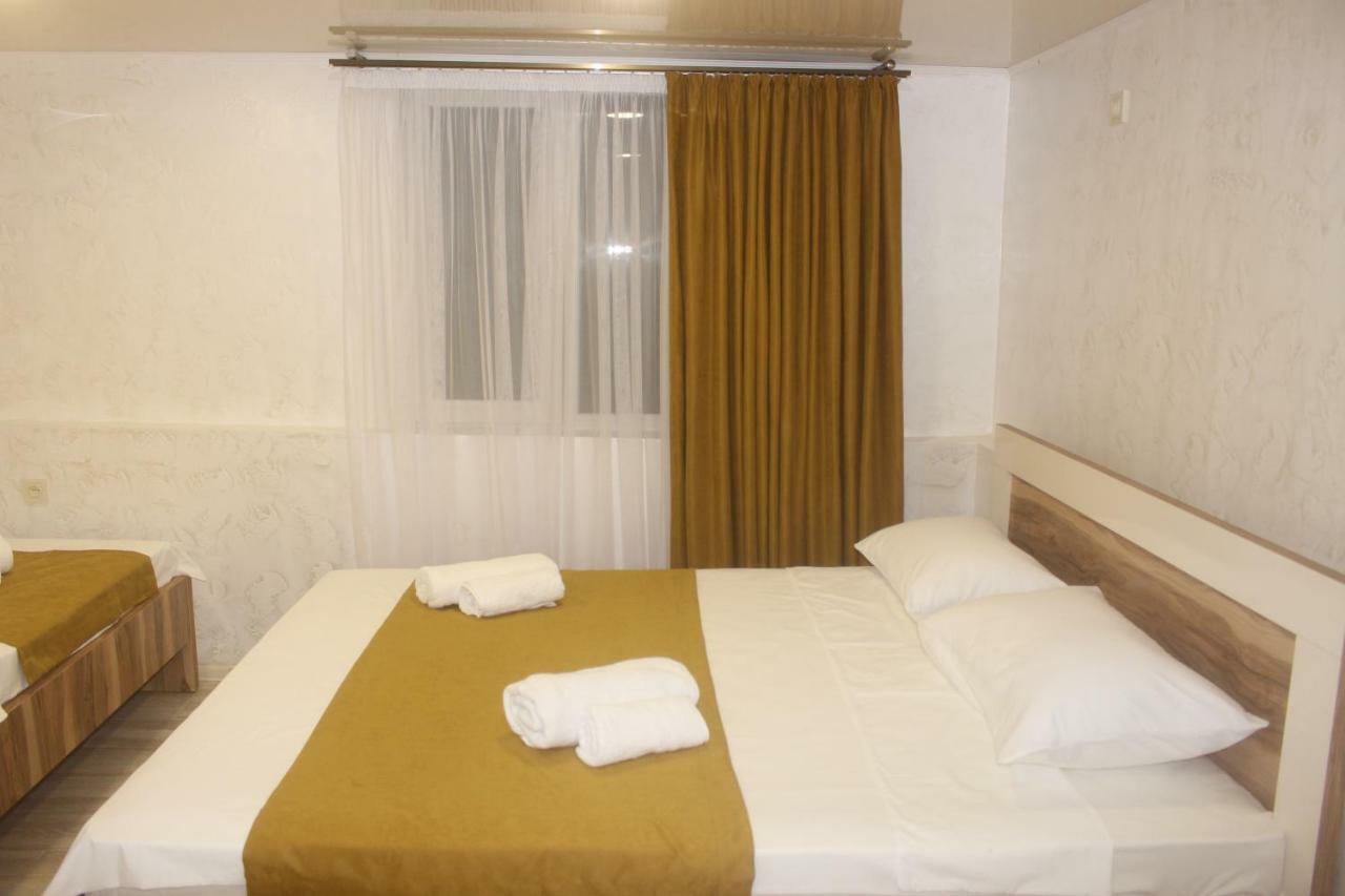 Greenview Guesthouse Batoemi Buitenkant foto