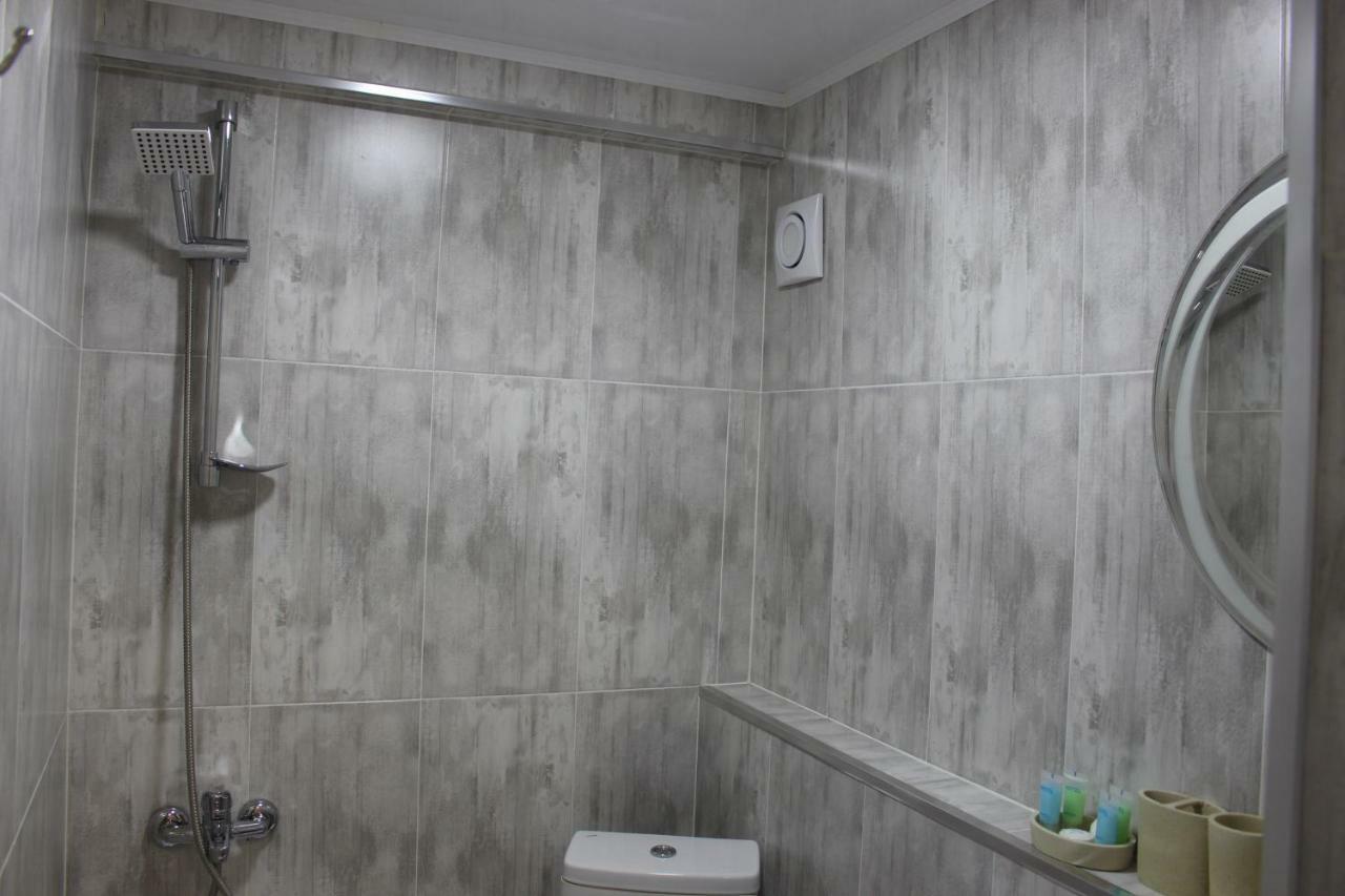 Greenview Guesthouse Batoemi Buitenkant foto