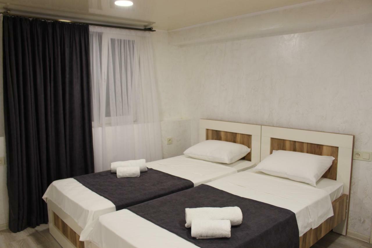 Greenview Guesthouse Batoemi Buitenkant foto