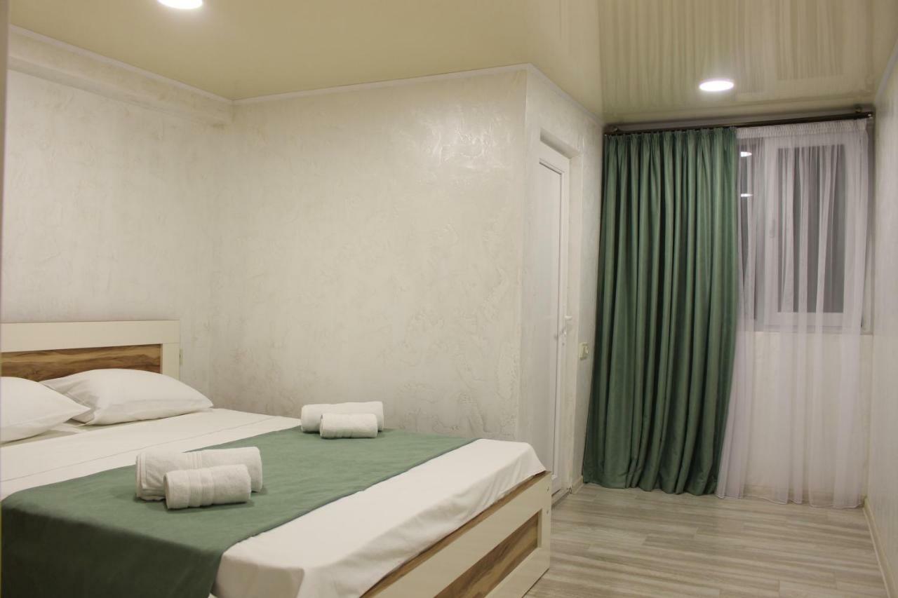Greenview Guesthouse Batoemi Buitenkant foto