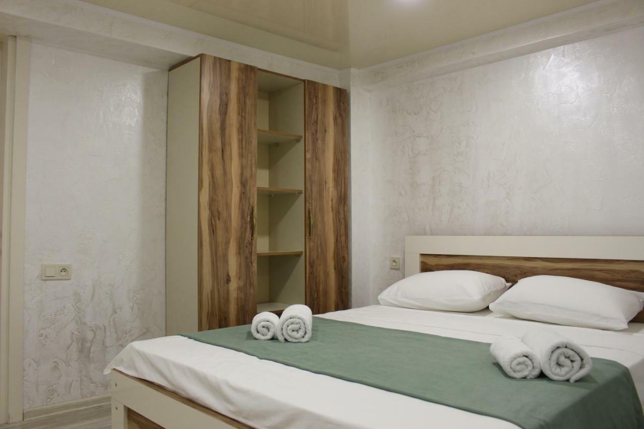 Greenview Guesthouse Batoemi Buitenkant foto