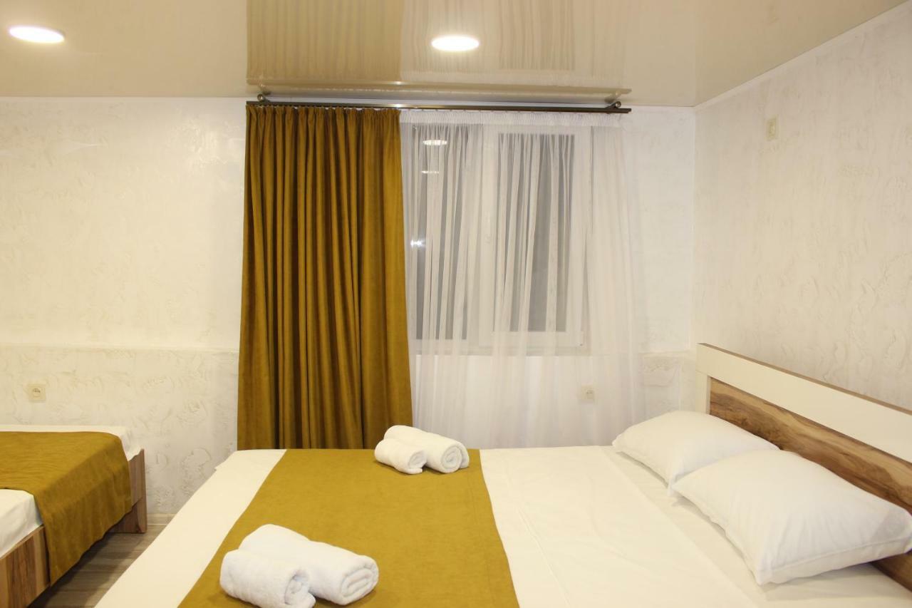Greenview Guesthouse Batoemi Buitenkant foto
